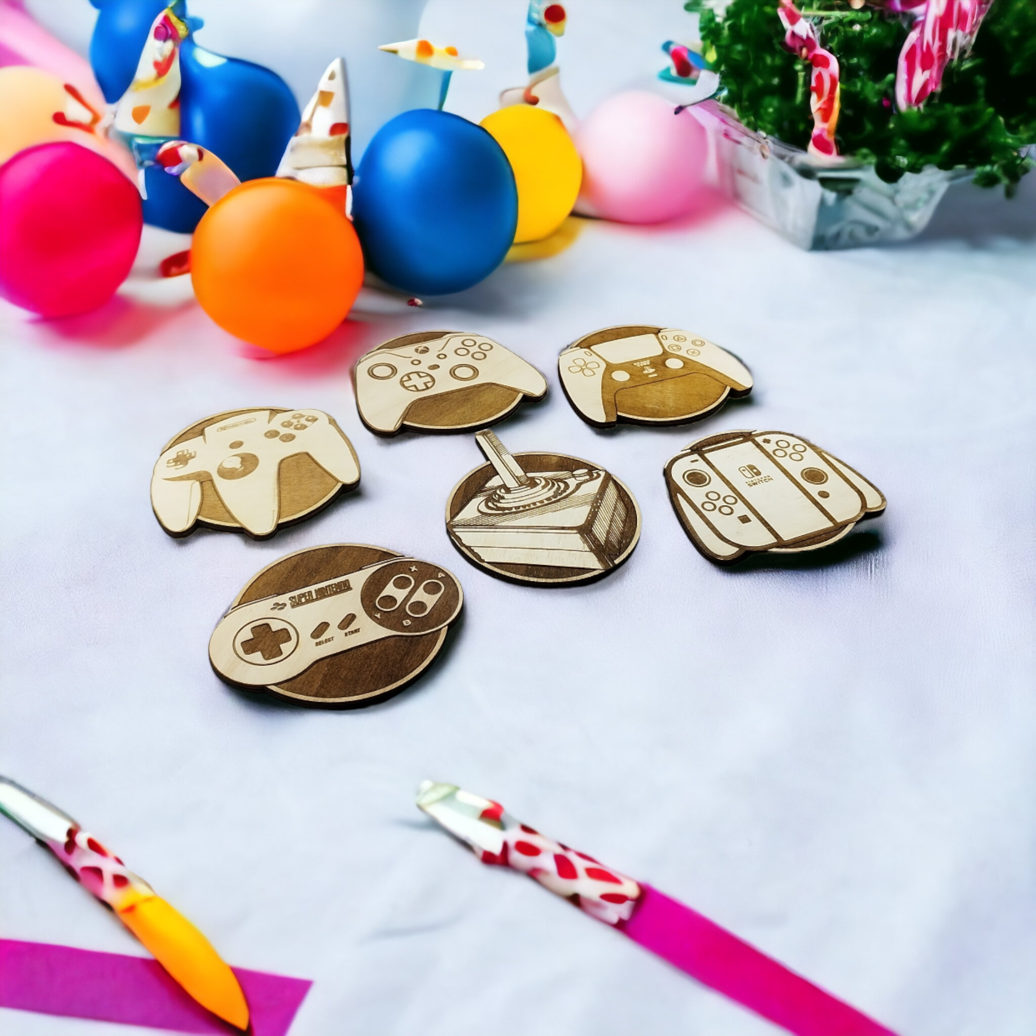 Juego de 6 posavasos de madera con forma de mando de videojuegos - Regalo hecho a mano - Inauguración de casa - Utensilios de cocina de madera - Gamer